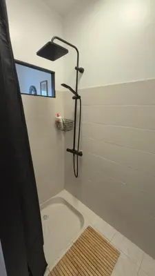 a shower in a bathroom with a shower at Mare è Muntagna in Mignataja