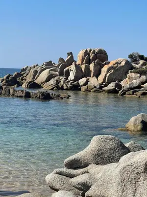 a body of water with rocks in the water at Appartement pieds dans l'eau sur Port de Plaisance in Sari Solenzara