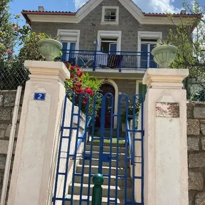 Appartement plein centre avec jardin de 40m2 près des plages