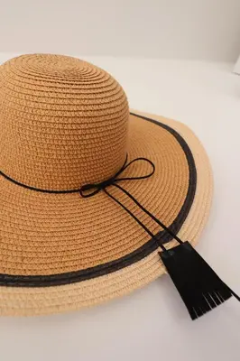 a straw straw hat with a black tassel at L'ÉCRIN - T2 65 m2 - Terrasse vue Mer & Maquis - Agosta plage à 200m- Parking privé in Albitreccia