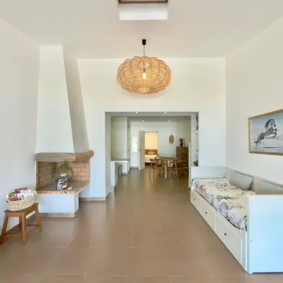 a bedroom with a large white bed in a room at Deux pièces tout confort vue mer imprenable in Propriano
