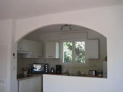 an archway in a kitchen with a sink and a microwave at Villa sur Travo , Solenzara in Vaccili