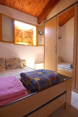 a small bedroom with a bed and a window at Residence I Delfini in Tiuccia