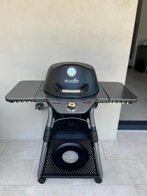 a grill sitting on top of a table at Casa Mana-Y in Zonza