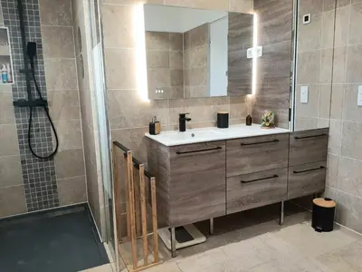 a bathroom with a sink and a shower at Villa LICCIA in Prunelli-di-Fiumorbo