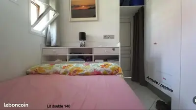 a bedroom with a pink bed and a dresser at Appartement les pieds dans l'eau in Calcatoggio