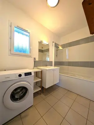 a bathroom with a washing machine and a sink at T3 - accès direct plage dans résidence avec piscine in Poggio-Mezzana