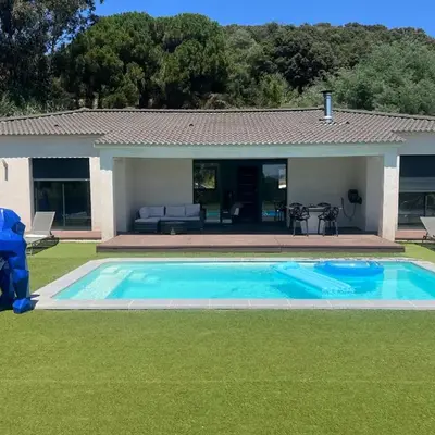 Villa moderne piscine vue mer