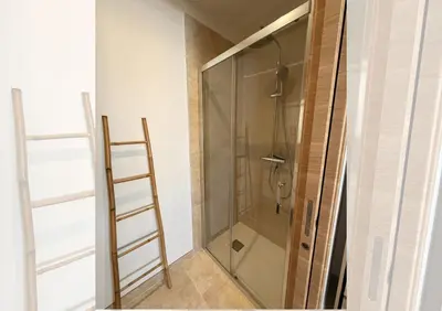 a shower with a glass door in a bathroom at Villa familiale avec piscine,15 min des plages in Lavatoggio