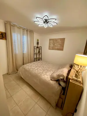 a kitchen with a table with chairs and a washing machine at Charmant T2 en rez-de-jardin in Penta-di-Casinca