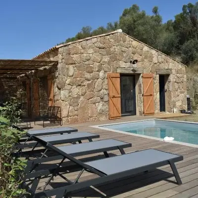 Bergerie avec piscine à Sotta vue maquis