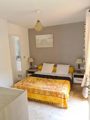 a bedroom with a king sized bed in a room at U ghjosu rossu, Maison indépendante, bien située in Appietto