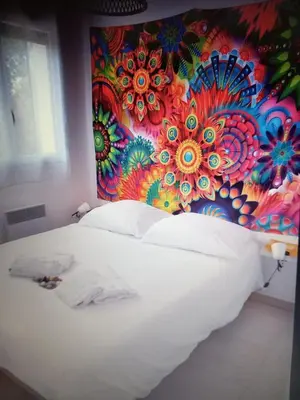 a bedroom with a painting on the wall at T3 bord de mer corse N 138 in Linguizzetta