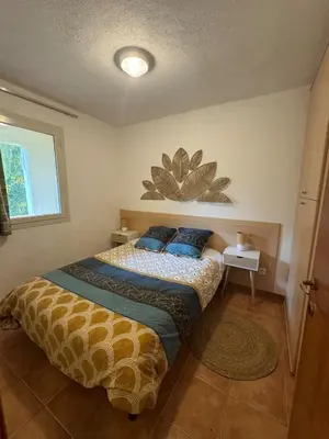 a bedroom with two beds and a window at Appartement avec piscine en Bord de Mer - Corse in Linguizzetta