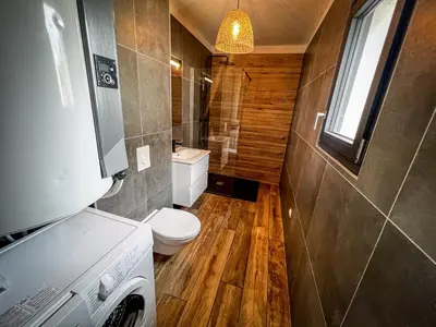 a small bathroom with a toilet and a sink at Résidence Porticcio Vacations Vue Mer Piscine & Jacuzzi in Grosseto-Prugna