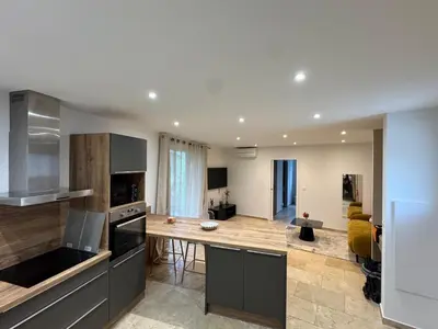 a kitchen and living room with a counter top at SUPERBE T2 moderne - ENTREE DE VILLE - PARKING PRIVE in Ajaccio