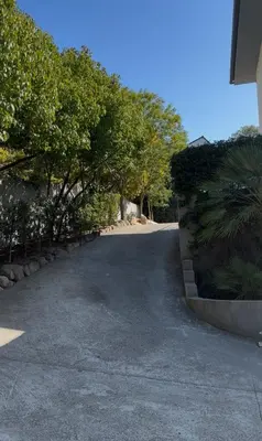 a driveway with trees and a road at SUPERBE T2 moderne - ENTREE DE VILLE - PARKING PRIVE in Ajaccio