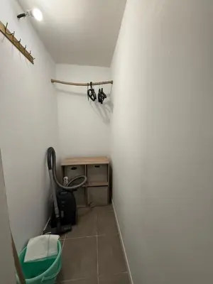 a room with a desk and a chair in a room at u limone in Porticcio