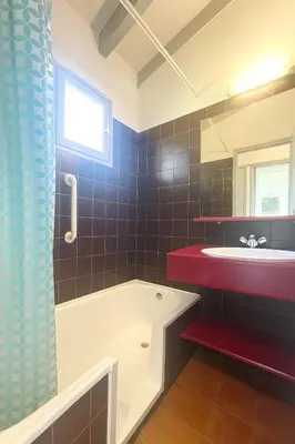 a bathroom with a tub and a sink at Appartement au cœur de Porticcio in Porticcio