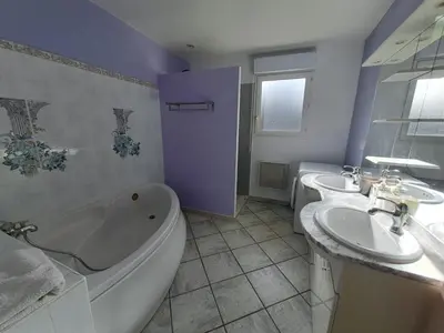 a bathroom with two sinks and a bath tub and a tub at Villa Mare E Muntagna in Porto-Vecchio