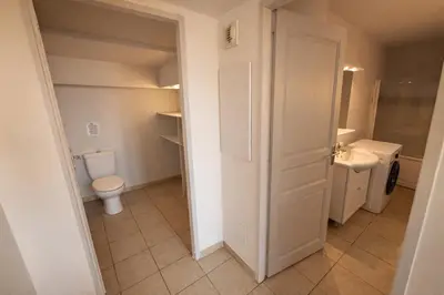 a small bathroom with a toilet and a sink at Appartement Duplex 6 personnes - Soléa 204 - Vue Mer in Serra-di-Ferro