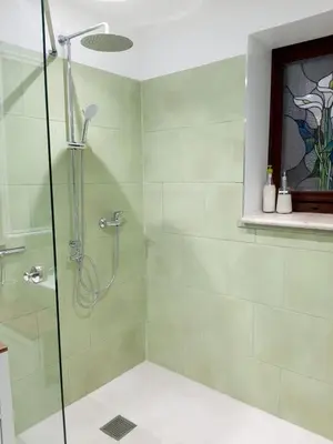 a bathroom with a shower with a glass door at Estancia el Sauce in Taglio-Isolaccio