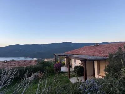 a house on a hill with a view of the water at Mini-villa 4 personnes - Soléa 20 - vue mer in Serra-di-Ferro