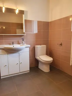 a bathroom with a toilet and a sink at maison être mer et montagne in Ponte-Leccia
