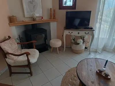 a living room with a tv and a fireplace at Authentique maison de hameau in Altagene