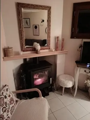 a living room with a mirror and a television at Authentique maison de hameau in Altagene