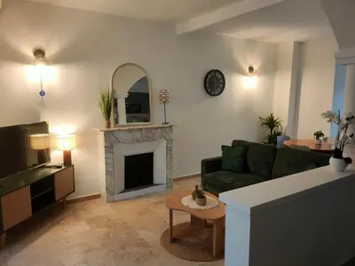 a living room with a couch and a fireplace at La Casa Serena - Maison avec SPA in Ortiporio