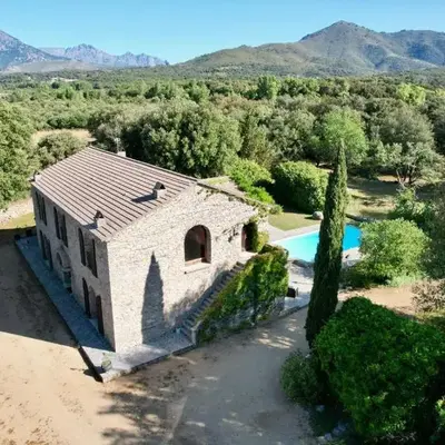 Un étage entier - 5 chambres indépendantes et 3 salles de bains