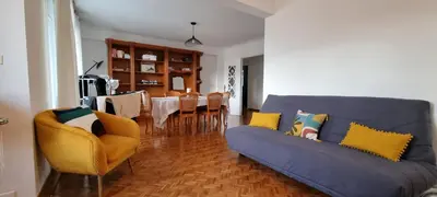 a living room with a blue couch and yellow chairs at grand T3 centre ville climatisé in Corte