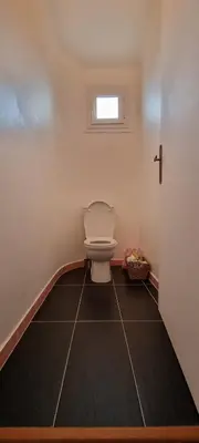 a bathroom with a toilet and a window at grand T3 centre ville climatisé in Corte