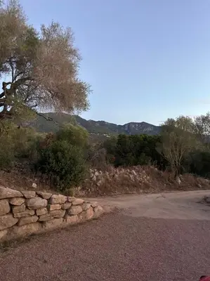 a stone wall on the side of a road at Charmant T2 in Sotta