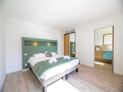 a bedroom with a bed and a desk and a window at Villa Dicianove in Porto-Vecchio