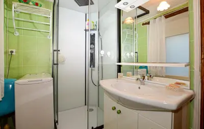 a bathroom with a sink and a shower at Maison Typique De Village in Lopigna