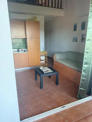 a small room with a couch and a table at Appartement avec piscine en Costa Verde in San-Nicolao