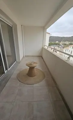 a room with a table on the floor of a building at Studio 2 minutes du port Bonifacio avec parking privé in Bonifacio