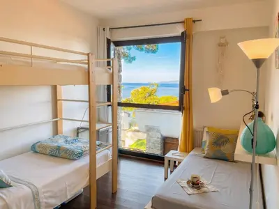 a white bedroom with a large bed and a window at PERLA DI VERGHIA Soleil et détente en Corse - Vue mer & plage à pied Villa 5 Chambres Grand Confort in Coti-Chiavari