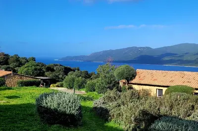 an aerial view of a house and a lake at Mini villa vue mer et wifi dans petite résidence avec piscine chauffée in Serra-di-Ferro