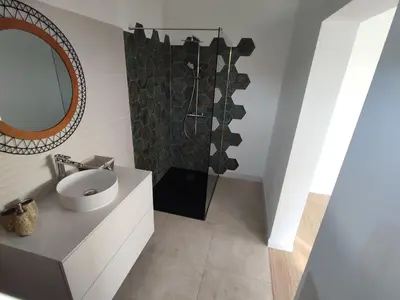 a bathroom with a sink and a shower with a mirror at Villa avec piscine et belle vue mer proche des plages et commerces in Porticcio