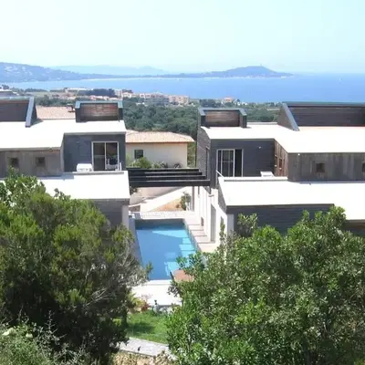 Villa avec piscine et belle vue mer proche des plages et commerces