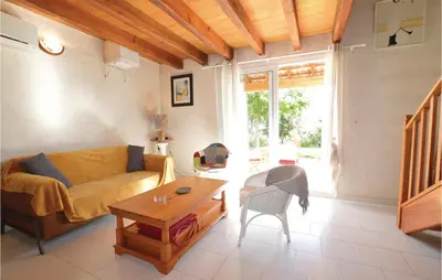 a living room with a couch and a table at Nice Home In Prunete With Wifi in Prunete