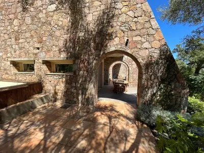 an entrance to a stone building with an archway at Maison En Pierre Corse Vue Mer in Sari Solenzara