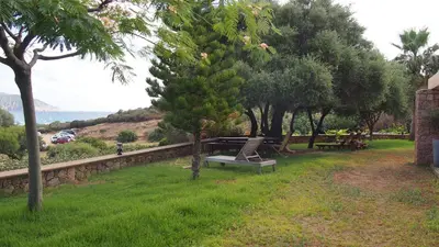 a park with a bench and a table and trees at U Casinu in Piana