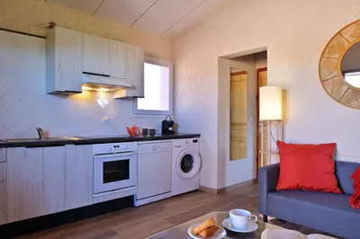 a kitchen and a living room with a washing machine at U Casinu in Piana