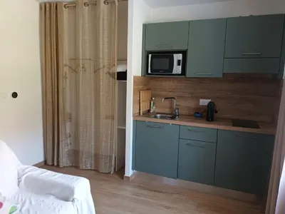a kitchen with a sink and a microwave at Accendi Pipa in Campitello