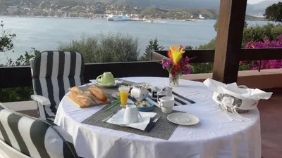 a table with food and a view of the water at Villa Vetricella Corse Sud in Olmeto