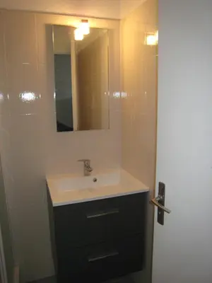 a bathroom with a sink and a mirror at Mini-villa Vista bella in Porto-Vecchio